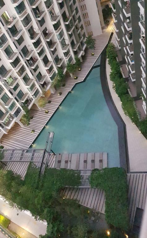 Skyview Univ360 Place Facing Mines Lake Apartment Kampong Bohol