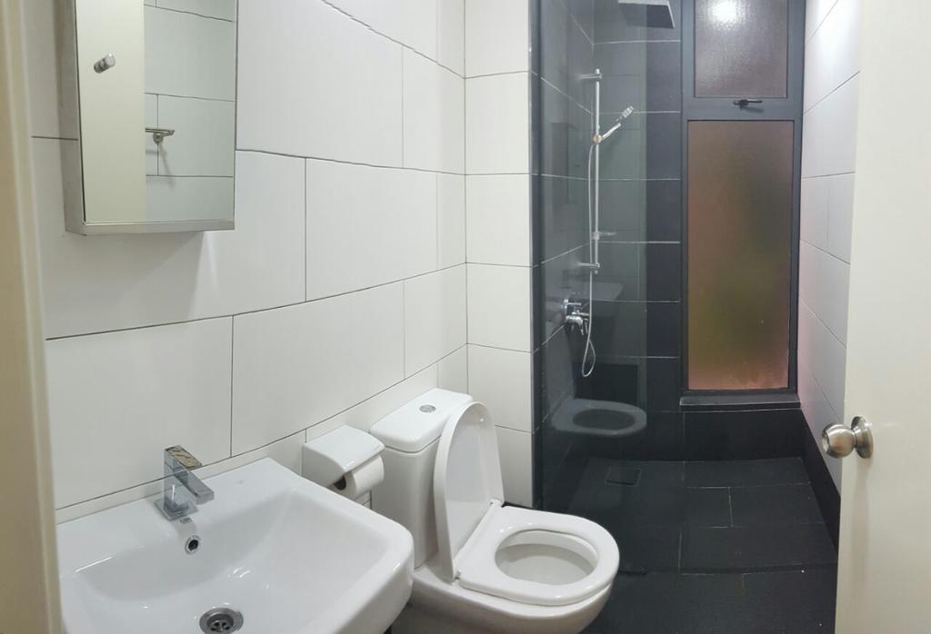 Skyview Univ360 Place Facing Mines Lake Apartment *