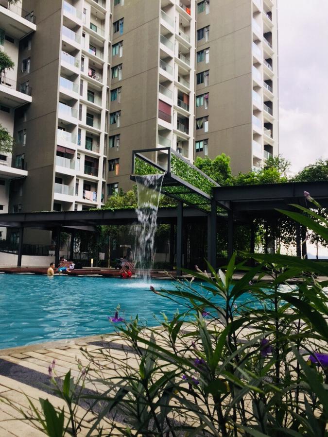 Skyview Univ360 Place Facing Mines Lake Apartment Kampong Bohol
