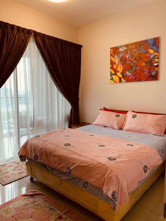 Skyview Univ360 Place Facing Mines Lake Apartment *